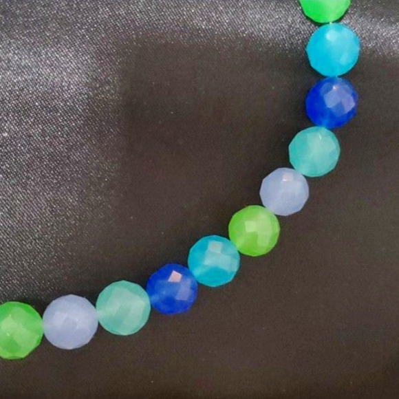 Blue and green beaded choker - Picture 2 of 3
